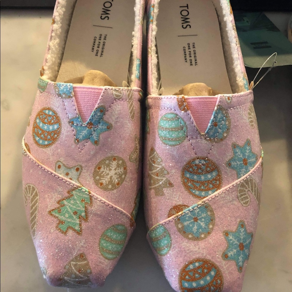 Holiday Toms